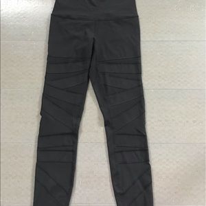 Woman’s Lululemon cropped yoga pant.
